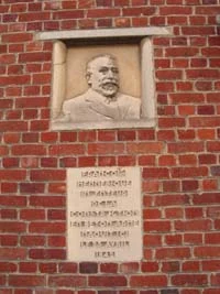 Plaque on François Hennebique’s birthplace